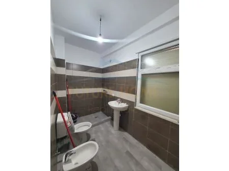 Tirane, shitet apartament 1+1 Kati 1, 118 m² 118.000 € (Fresk)