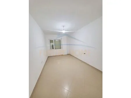 Tirane, shitet apartament 1+1 Kati 1, 118 m² 118.000 € (Fresk)