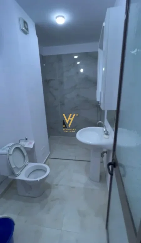 Tirane, jepet me qera zyre Kati 2, 124 m² 820 € (SQUARE 21)