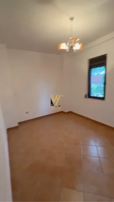 Tirane, jepet me qera zyre Kati 2, 124 m² 820 € (SQUARE 21)