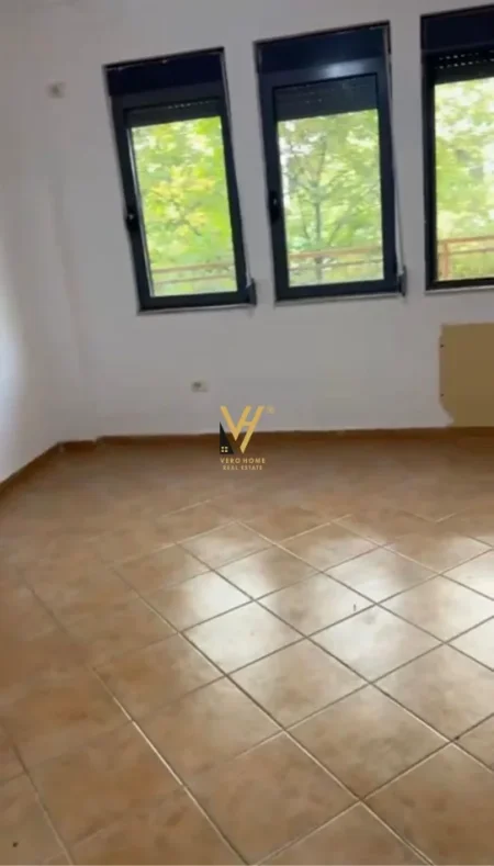 Tirane, jepet me qera zyre Kati 2, 124 m² 820 € (SQUARE 21)