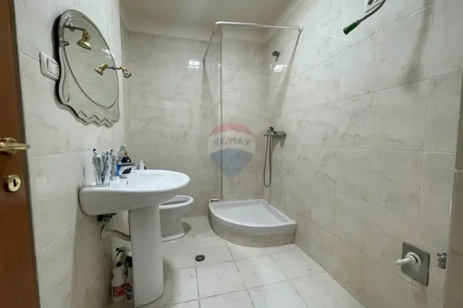 Apartament ne shitje, 2+1 i mobiluar prane Nobis! (300'000 Euro)