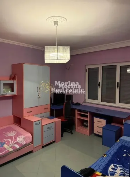 Tirane, jepet me qera apartament 3+1 Kati 3, 100 m² 600 € (Xhamlliku)