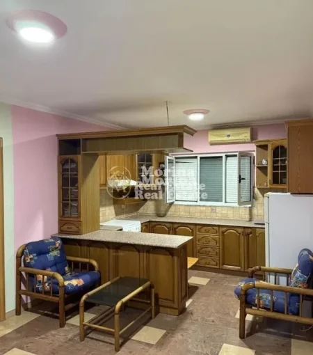 Tirane, jepet me qera apartament 3+1 Kati 3, 100 m² 600 € (Xhamlliku)