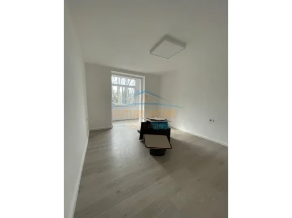 Tirane, jepet me qera zyre Kati 2, 65 m² 650 € (Vasil Shanto)