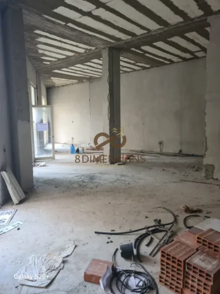 Tirane, shitet ambjent biznesi Kati 0, 120 m² 270.000 € (liqeni i thate)
