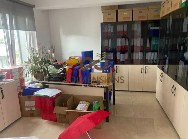 Tirane, jepet me qera zyre Kati 6, 105 m² 1.100 € (myslym shyr)