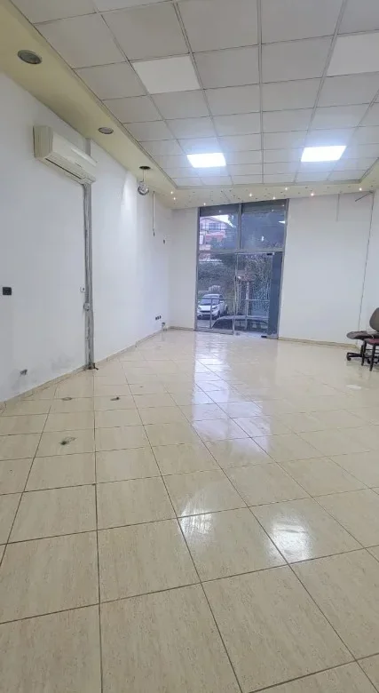 Tirane, jepet me qera ambjent biznesi Kati 0, 70 m² 500 € (Qytet Studenti)
