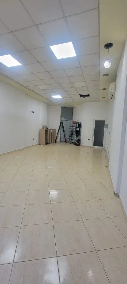 Tirane, jepet me qera ambjent biznesi Kati 0, 70 m² 500 € (Qytet Studenti)