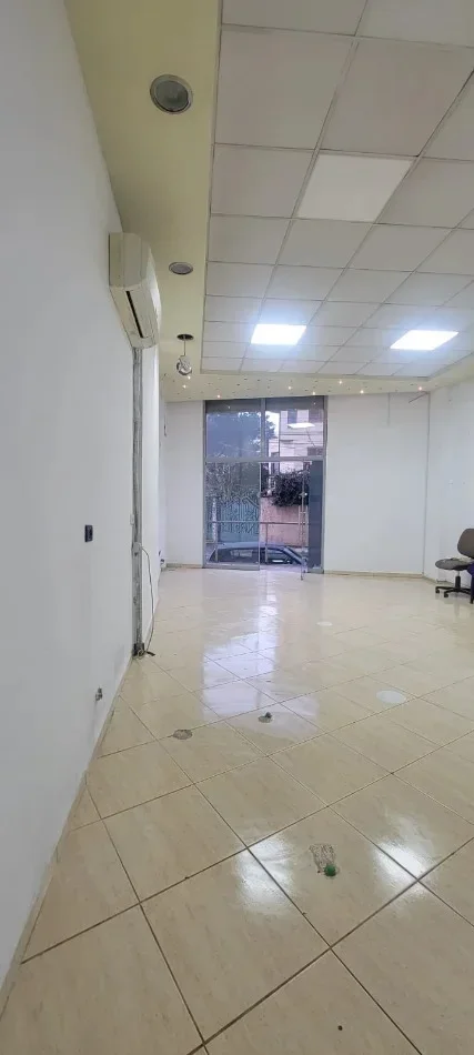 Tirane, jepet me qera ambjent biznesi Kati 0, 70 m² 500 € (Qytet Studenti)