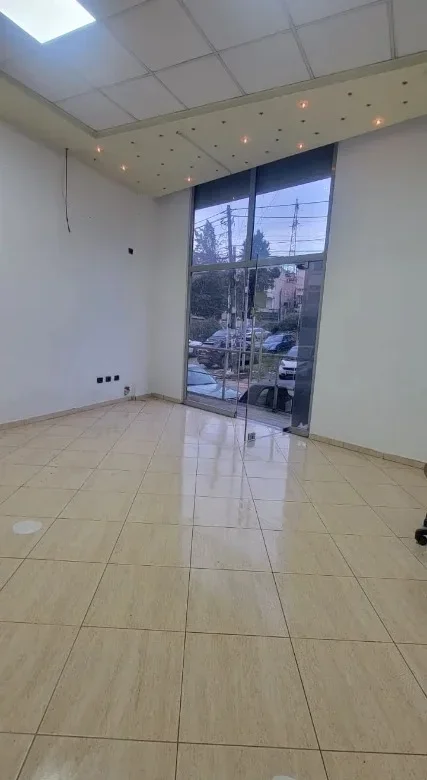 Tirane, jepet me qera ambjent biznesi Kati 0, 70 m² 500 € (Qytet Studenti)