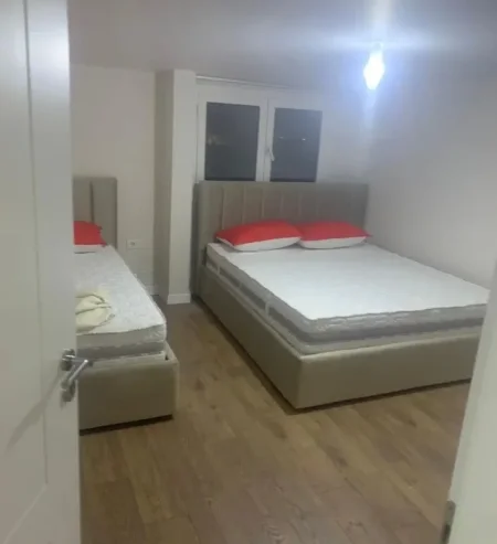 Tirane, jepet me qera shtepi 1+1 Kati 5, 73 m² 450 € (Rruga Siri Kodra)