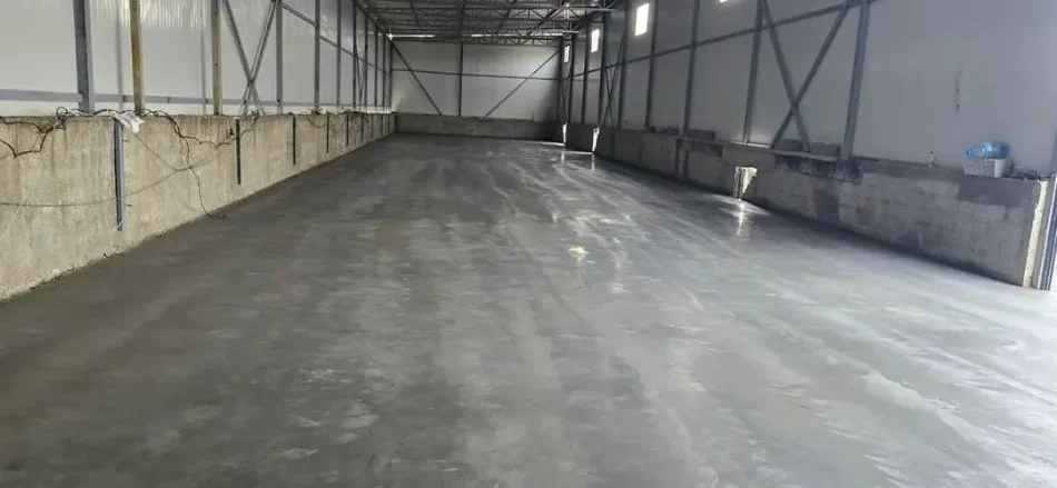 Tirane, jepet me qera magazine Kati 0, 690 m² (Peze)