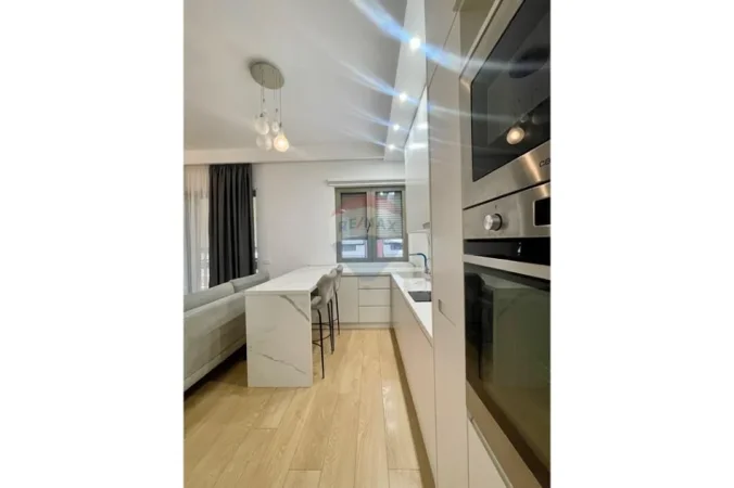 Tirane, jepet me qera apartament 2+1+Ballkon Kati 5, 118 m² 1.240 € (Kompleksi Delijorgji)