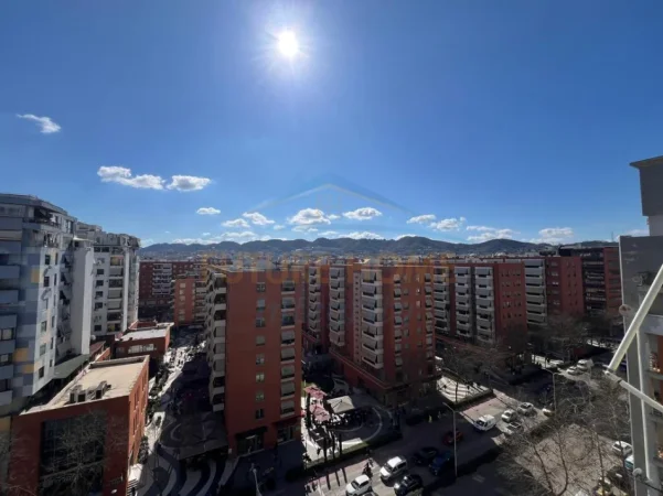 Tirane, jepet me qera apartament 2+1 Kati 10, 111 m² 700 € (Rruga e Kavajes)