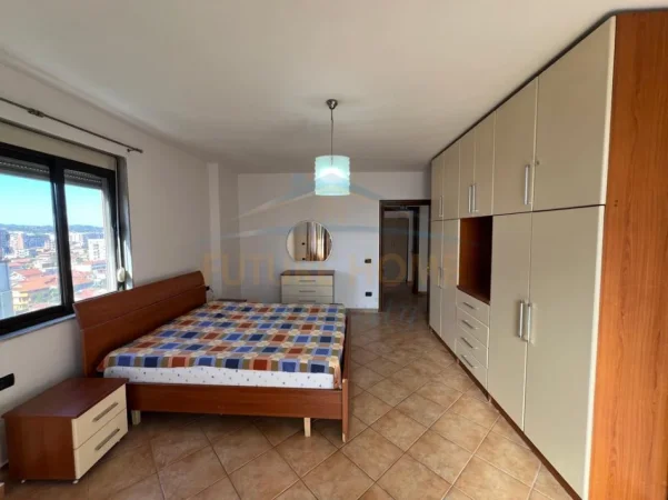 Tirane, jepet me qera apartament 2+1 Kati 10, 111 m² 700 € (Rruga e Kavajes)