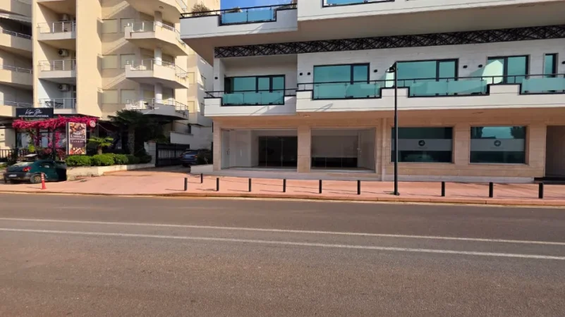 Vlore - Lungomare, jepet me qera dyqan Kati 0, 50 m² 1.500 € (Ujë i Ftohtë, Vlorë)