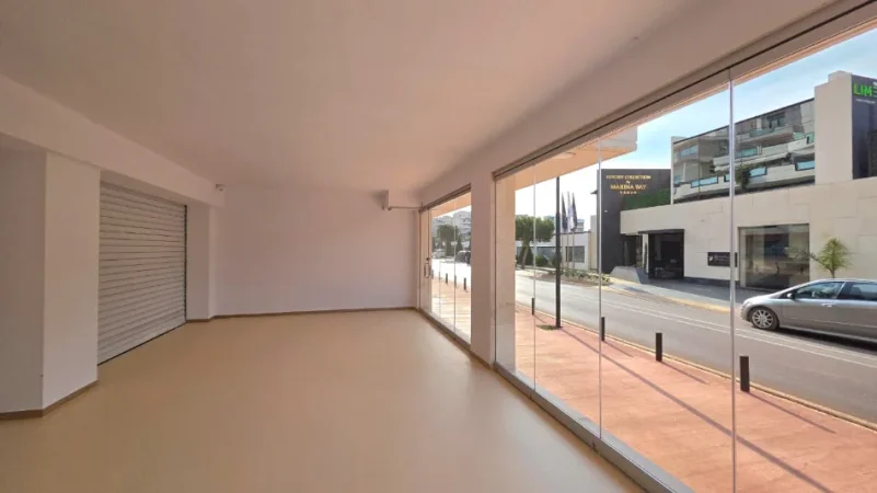 Vlore - Lungomare, jepet me qera dyqan Kati 0, 50 m² 1.500 € (Ujë i Ftohtë, Vlorë)