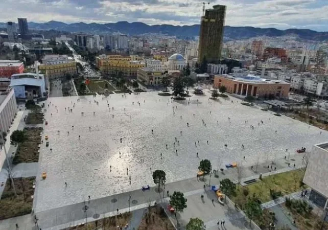 Tirane, jepet me qera zyre Kati 7, 86 m² 1.600 € (QENDER)