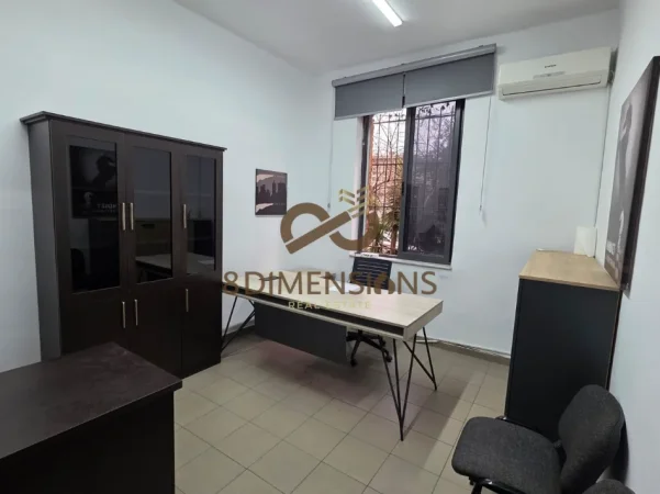 Tirane, jepet me qera zyre Kati 0, 24 m² 500 € (ish ekspozita)