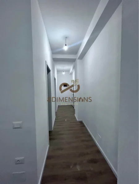 Tirane, jepet me qera apartament 1+1 Kati 8, 60 m² 350 € (ali demi)