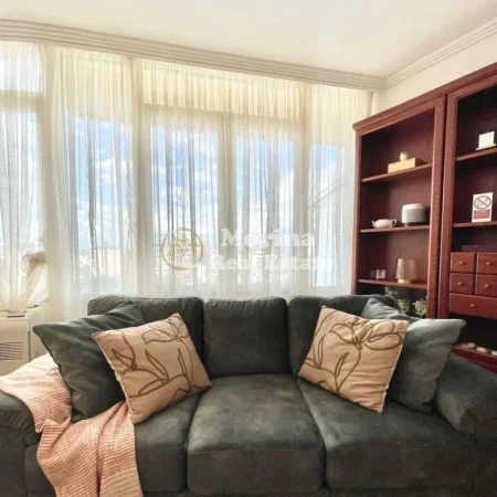 Tirane, jepet me qera apartament 1+1 Kati 9, 75 m² 700 € (Qender)