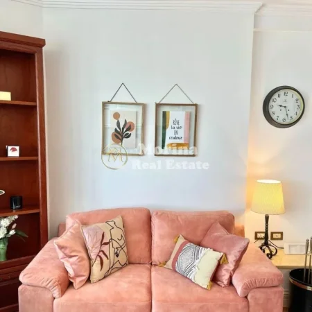 Tirane, jepet me qera apartament 1+1 Kati 9, 75 m² 700 € (Qender)