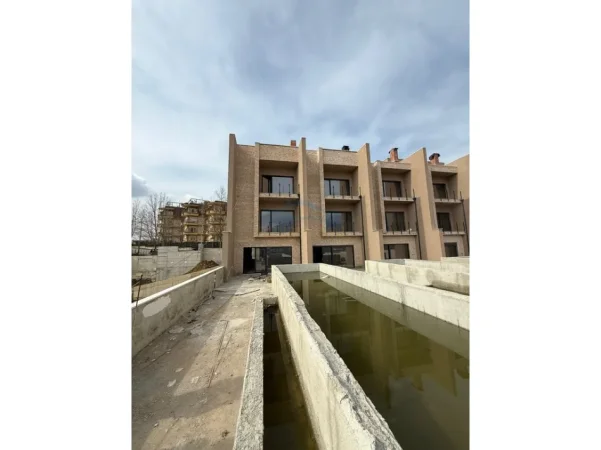 Tirane, shitet Vile+Verande+Pishine , 450 m² 475.000 € (FARKE , Swan Residence)