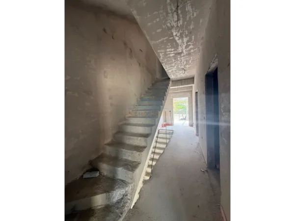 Tirane, shitet Vile+Verande+Pishine , 450 m² 475.000 € (FARKE , Swan Residence)