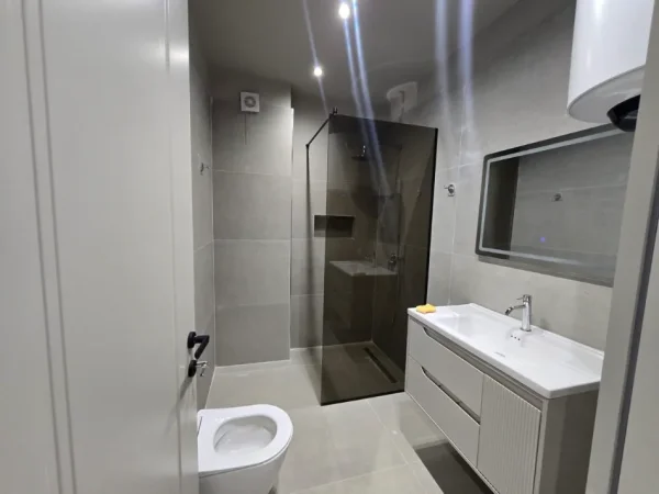 Tirane, shitet apartament 1+1 , 96 m² 289.000 € 