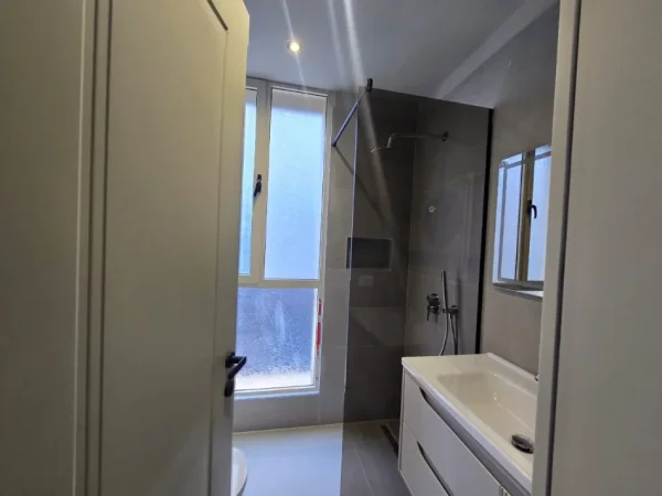 Tirane, shitet apartament 1+1 , 96 m² 289.000 € 