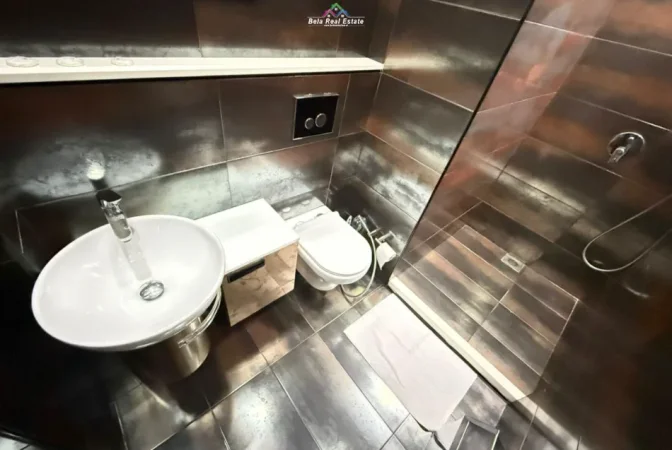 Tirane, jepet me qera apartament 2+1+Ballkon Kati 8, 96 m² 950 € (Rruga Vaso Pasha)