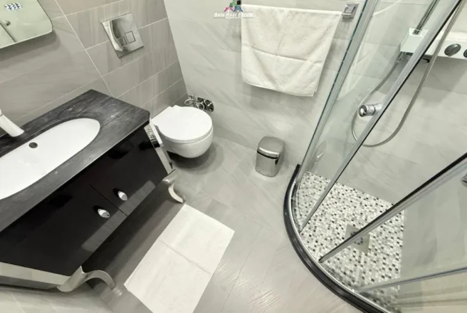 Tirane, jepet me qera apartament 2+1+Ballkon Kati 8, 96 m² 950 € (Rruga Vaso Pasha)