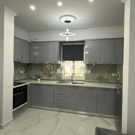 Tirane, jepet me qera apartament 2+1 Kati 1, 95 m² 500 € (Kodra e Priftit)