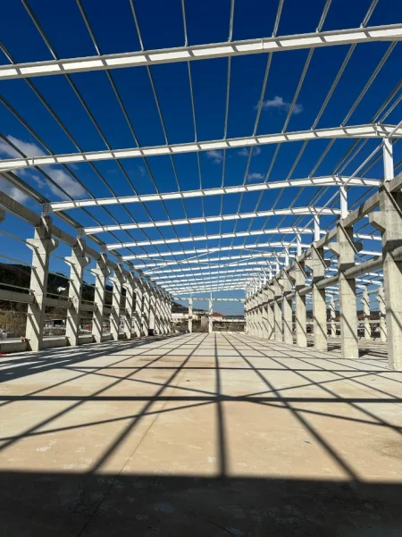 Tirane, jepet me qera magazine Kati 0, 4.400 m² 22.000 € (Prush)