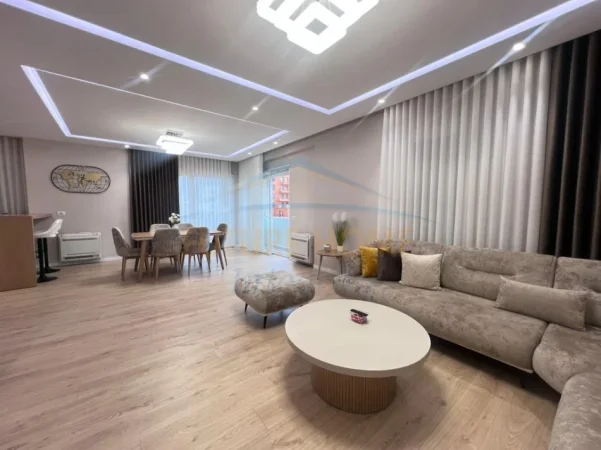 Shqiperi, jepet me qera apartament 3+1 Kati 7, 174 m² 2.000 € (Shkolla e Kuqe)