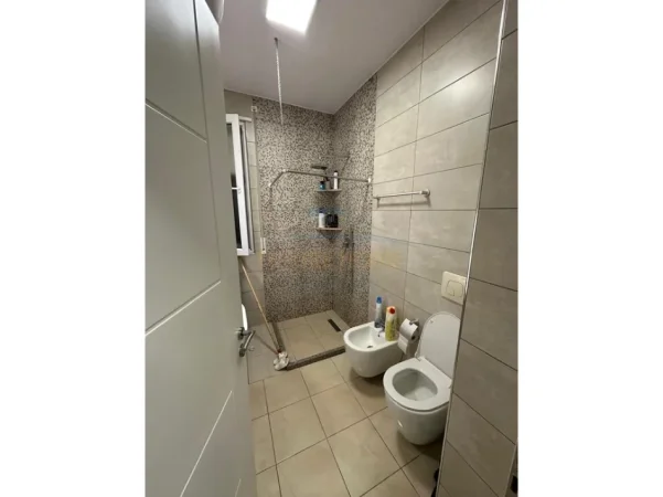 Tirane, jepet me qera apartament 1+1 Kati 11, 72 m² 570 € (Fusha e Aviacionit)