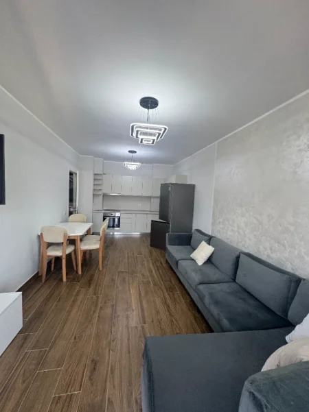 Tirane, jepet me qera apartament 1+1 Kati 8, 65 m² 500 € (sadik petrela)