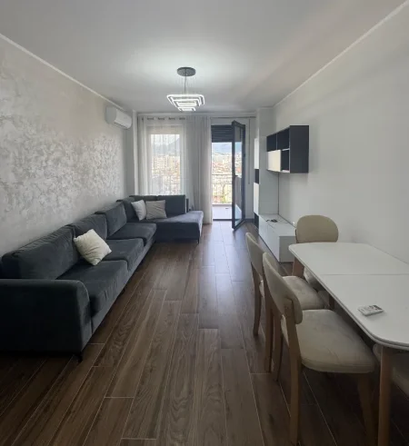 Tirane, jepet me qera apartament 1+1 Kati 8, 65 m² 500 € (sadik petrela)