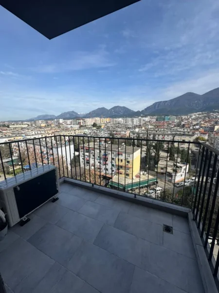 Tirane, jepet me qera apartament 1+1 Kati 8, 65 m² 500 € (sadik petrela)