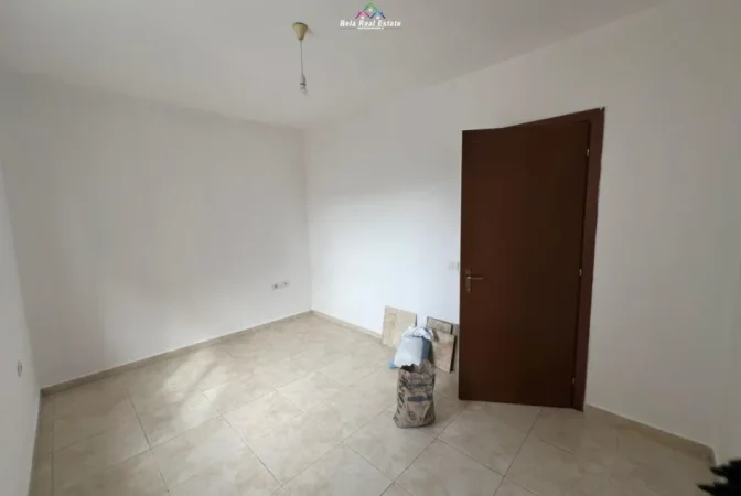Tirane, jepet me qera zyre Kati 6, 100 m² 575 € (fusha e aviacionit)