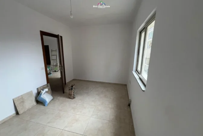 Tirane, jepet me qera zyre Kati 6, 100 m² 575 € (fusha e aviacionit)