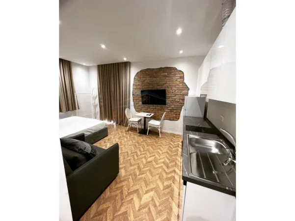 Tirane, jepet me qera 2 Garsoniere dhe Apartament 1+1 , Kati 2, 1.500 € (KOMUNA E PARISIT)