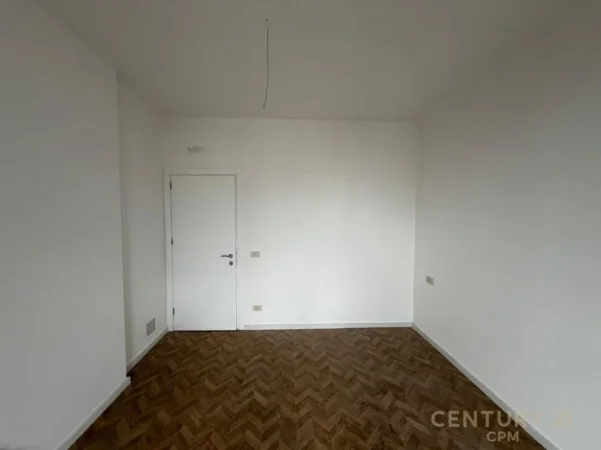 Tirane, jepet me qera zyre Kati 6, 94 m² 800 € (Rruga Mine Peza)