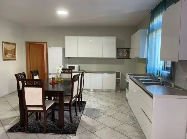 Tirane, jepet me qera apartament 2+1+Aneks+Ballkon Kati 1, 140 m² 650 € (selvia , rruga e dibres , Gjimnazi Partizani)