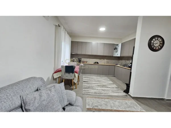 Tirane, jap me qera apartament 2 Katshe Kati 2, 350 m² 2.200 € (Rruga Njazi Meka)