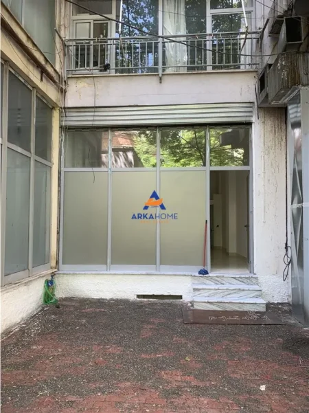 Tirane, shitet dyqan Kati 0, 38 m² 145.000 € 