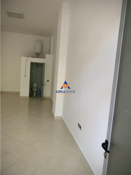 Tirane, shitet dyqan Kati 0, 38 m² 145.000 € 