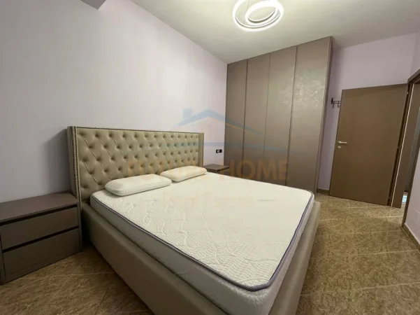 Tirane, jepet me qera apartament 1+1 Kati 4, 65 m² 420 € (YZBERISHT)
