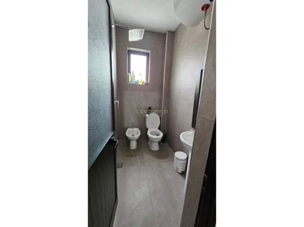 Tirane, jap me qera apartament 2 Katshe Kati 2, 350 m² 2.200 € (Rruga Njazi Meka)